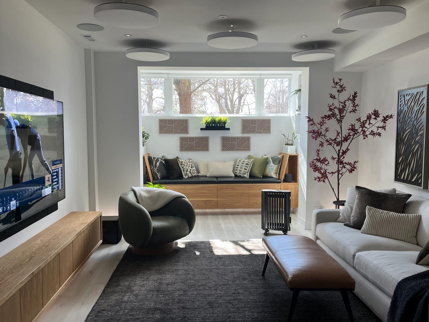 Customer photo review of Modern Metal Floating Shelf - Minimalist Wall Storage & Display