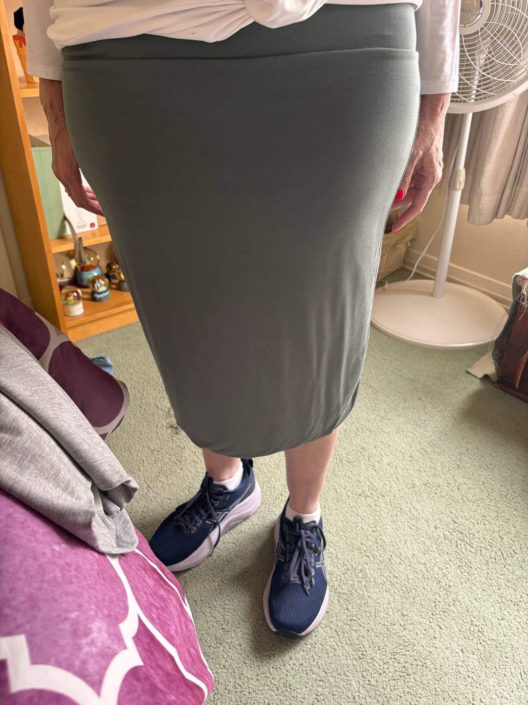 Customer photo review of MODAL PENCIL SLIM SKIRT (LIGHT H. GREY)