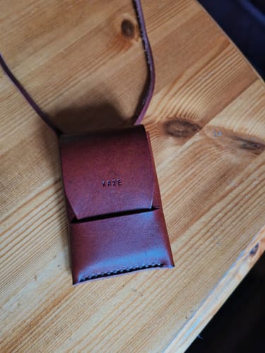 Customer photo review of Slimmad plånbok i äkta läder - Med halsrem