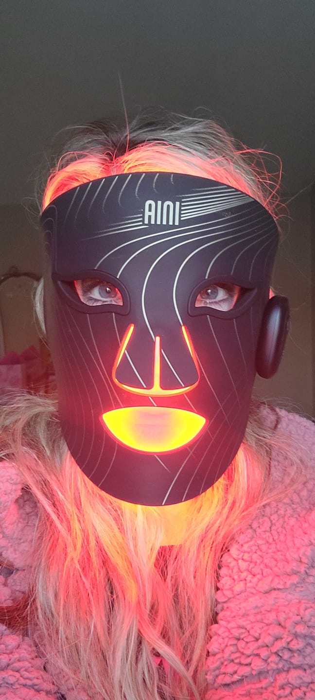 Customer photo review of INIA GLOW Wireless Red Light Therapy Mask