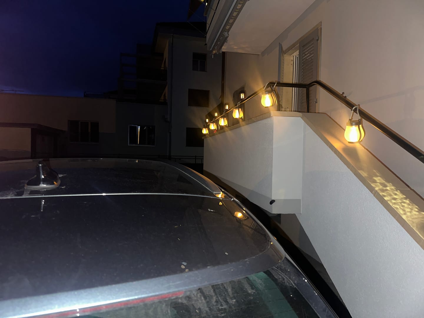 Customer photo review of Lanterne Solaire FlameLight – Ambiance chaleureuse au jardin