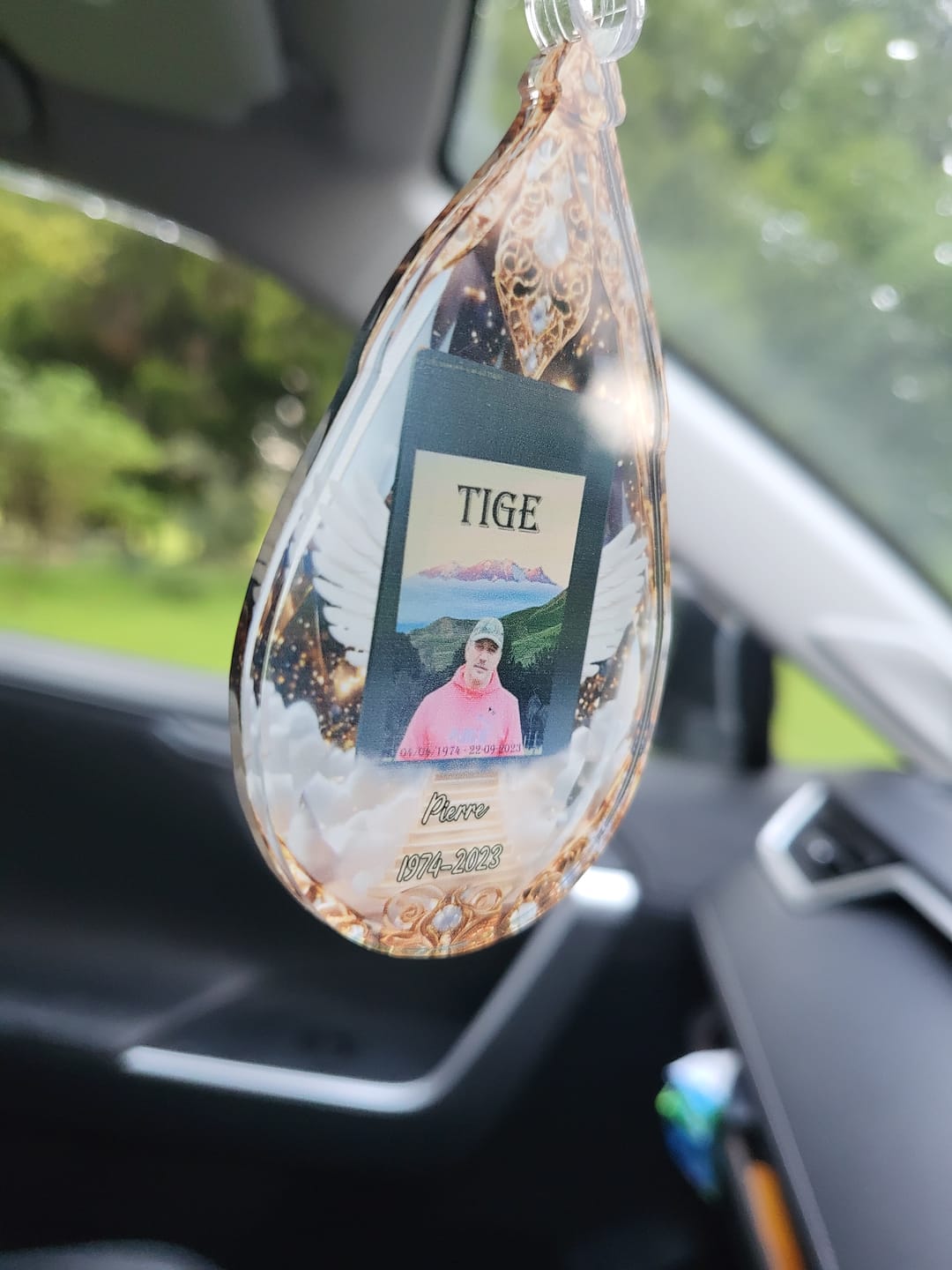 Customer photo review of Custom Photo Car Ornament - Personalized Christmas Memorial Sympathy Gifts For Loss Of Mom, Dad