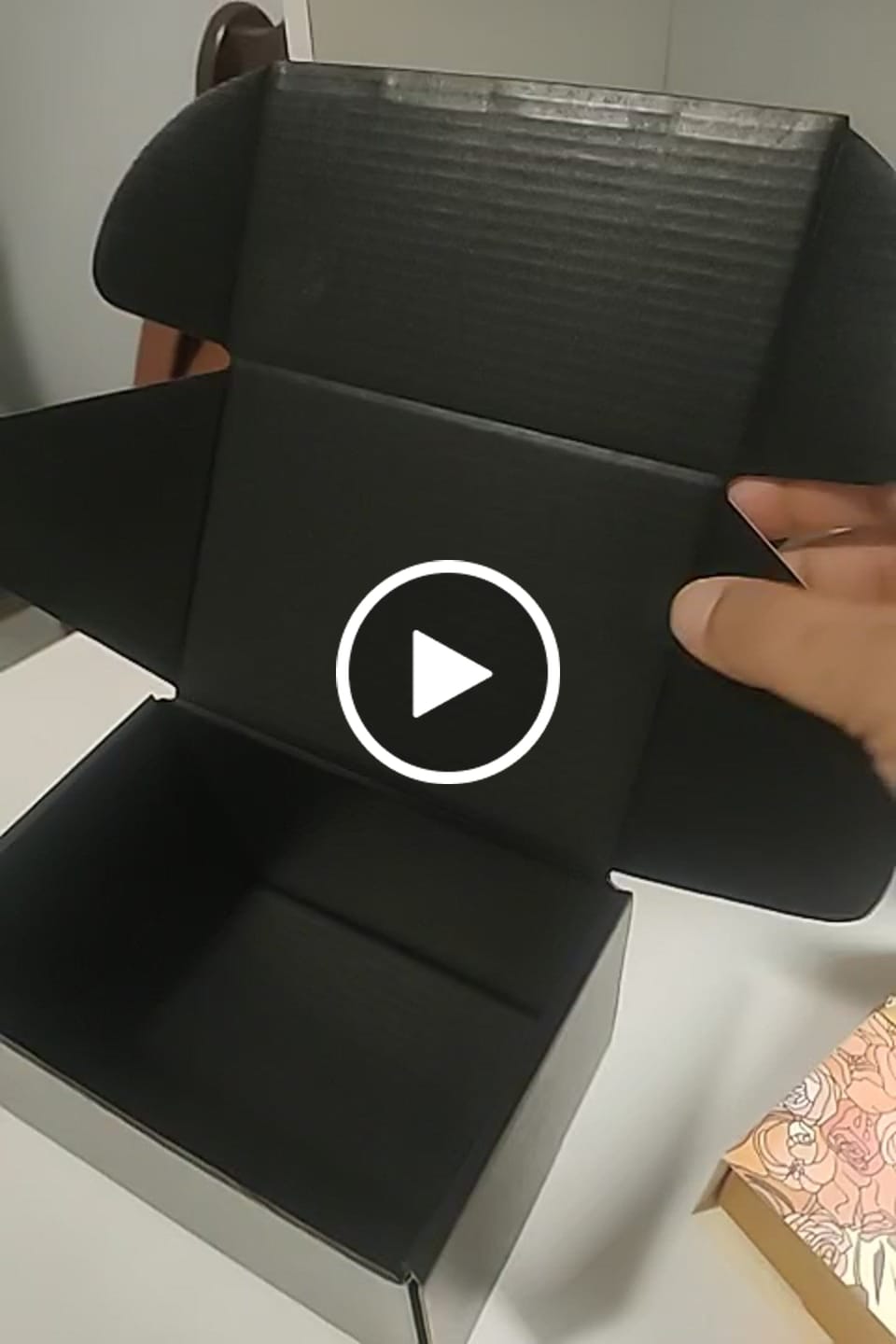 Customer video review of 240 x 150 x 60mm Premium Tuck Full Black Mailing Box B194