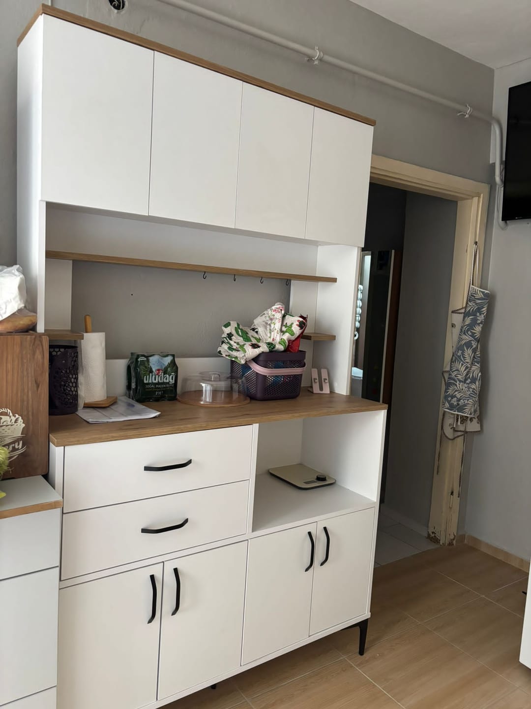 Customer photo review of Rani JE208 Çok Amaçlı Dolap 8 Kapaklı 2 Çekmeceli Kiler Mutfak Dolabı  Beyaz - Sepet Ceviz