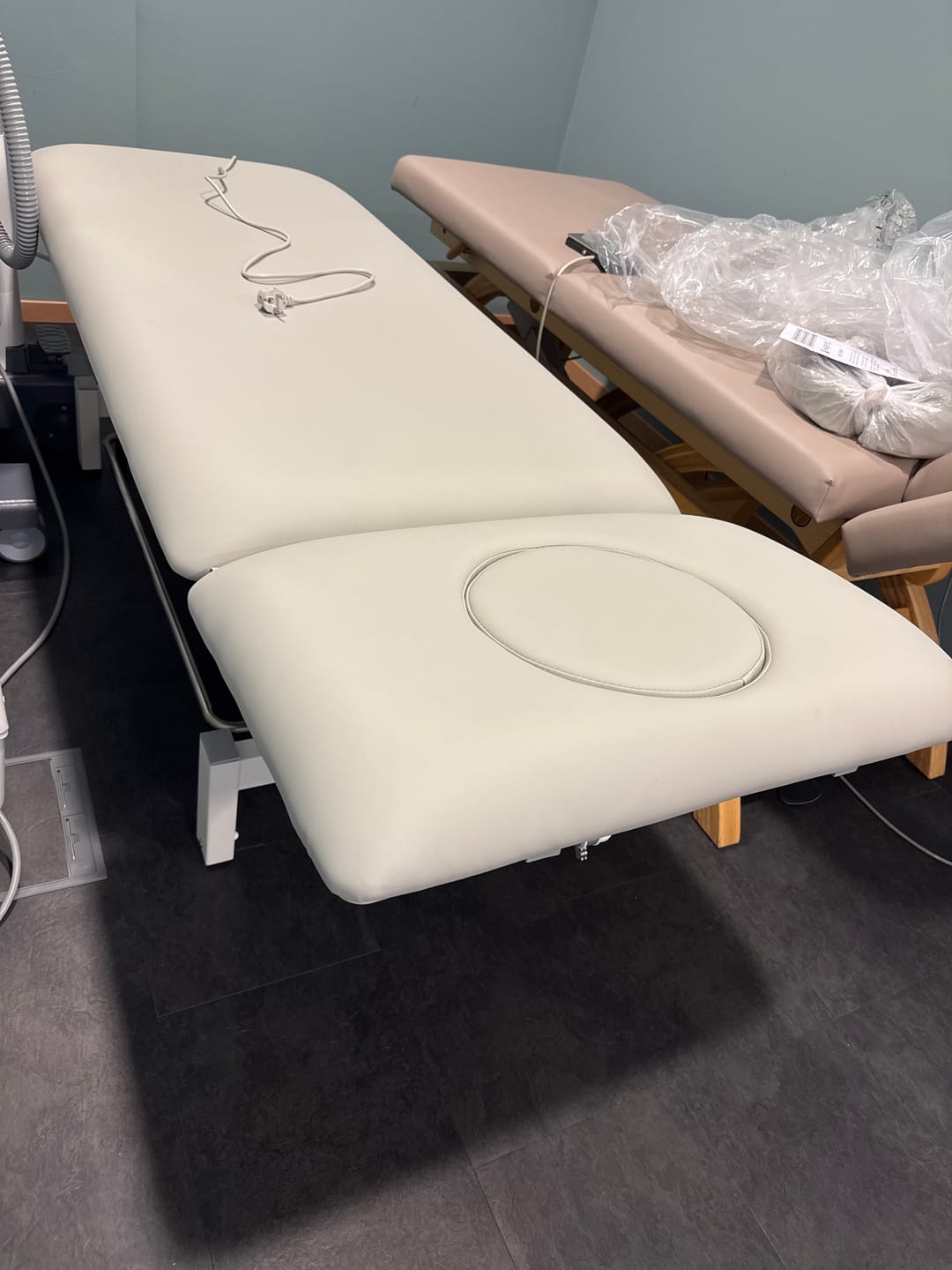 Customer photo review of Massageliege Elektrisch Fortis 2 Ergo | 2-Segmente | Handfernbedienung Steuerrahmen | 3 Jahre Garantie