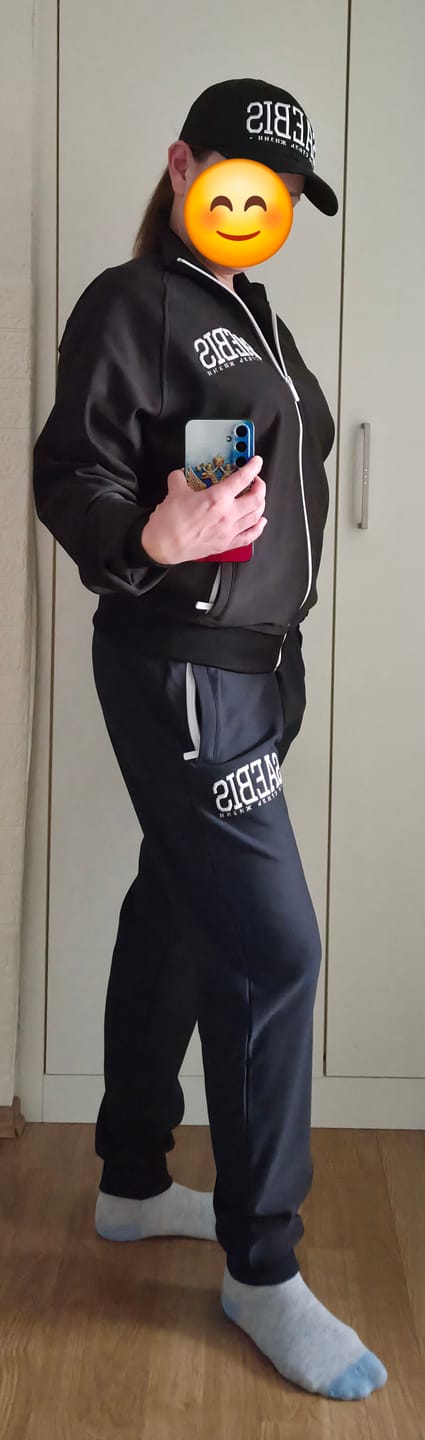 Customer photo review of SAEBIS® SPORTS Damen Trainingshose navyblau mit Stickerei