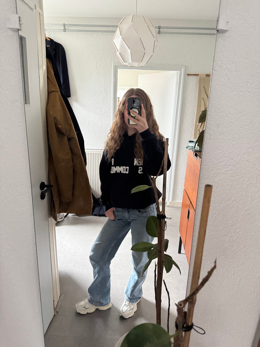 Customer photo review of GATED COMMUNITY HOODIE NAVY