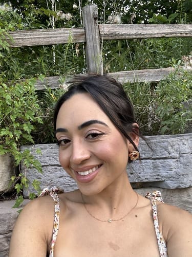 Customer photo review of Personligt halsband med initialer i sidled