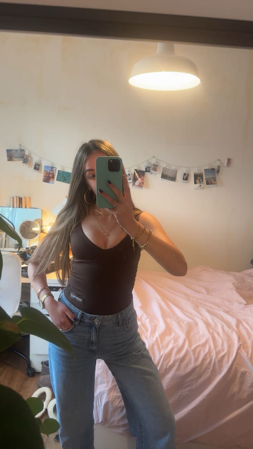 Kundenbewertung mit Foto zum LABEL BODYSUIT DARK BROWN