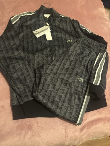 Recensione con foto di un cliente su Tuta Lacoste Paris