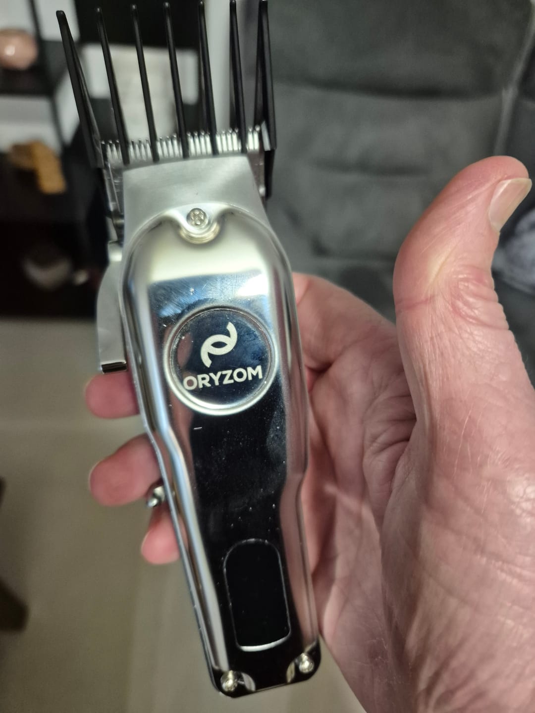 Customer photo review of Oryzom ProTrim 2.0 – Lames en acier inoxydable précises et moteur puissant pour des coupes uniformes des cheveux et de la barbe