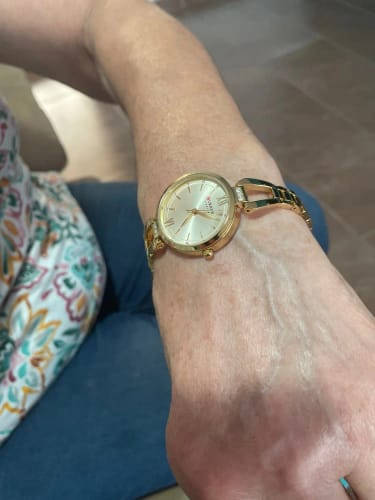 Customer photo review of CURREN Luxury Watch For Woman High Quality Diamond Ladies Quartz Watch Waterproof Stainless Steel Women Watches reloj+box