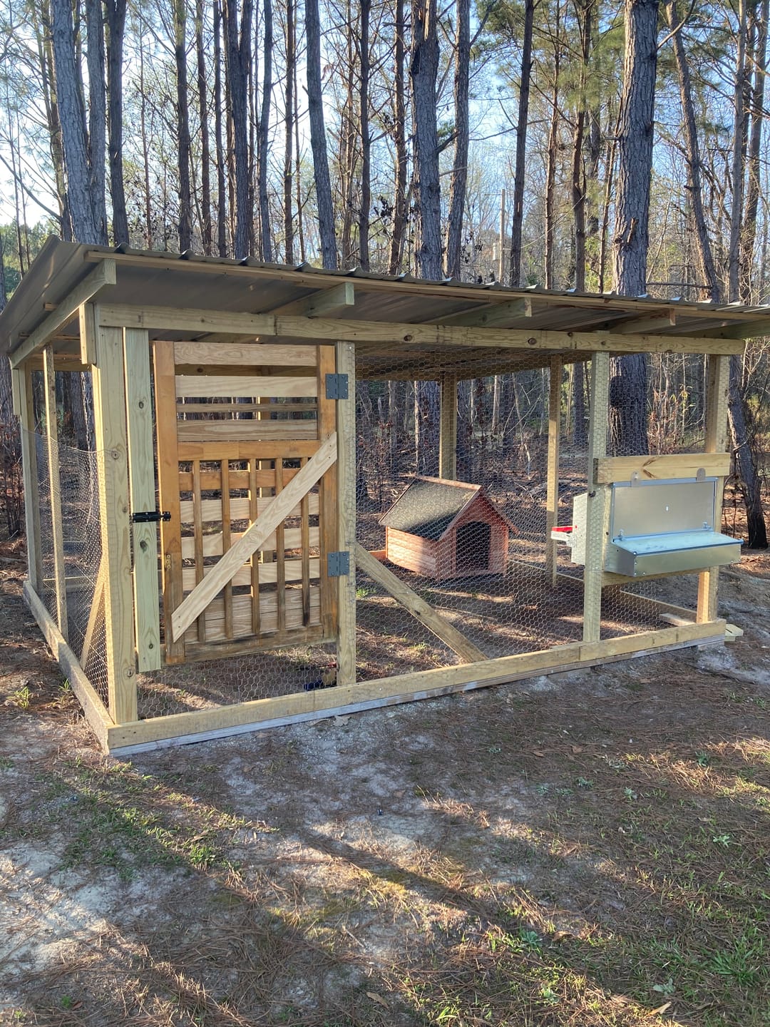 Customer photo review of Medium (34") Reversible Roll-out Nest Box (Up to 32 Hens)