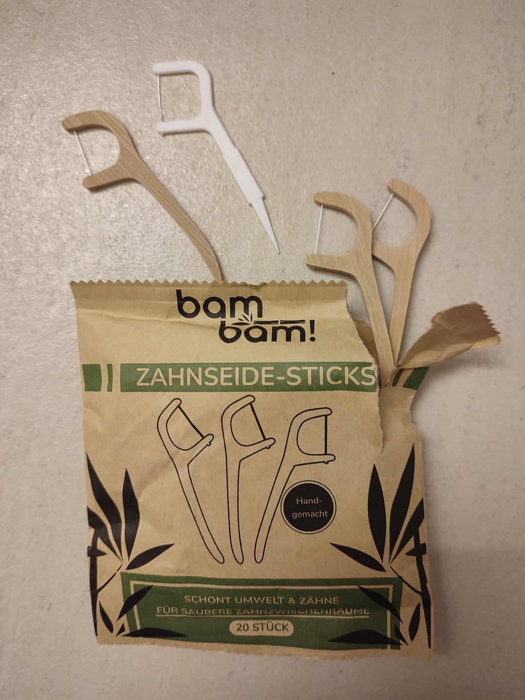 Customer photo review of Zahnseide Sticks - 20 Stück (Neu)