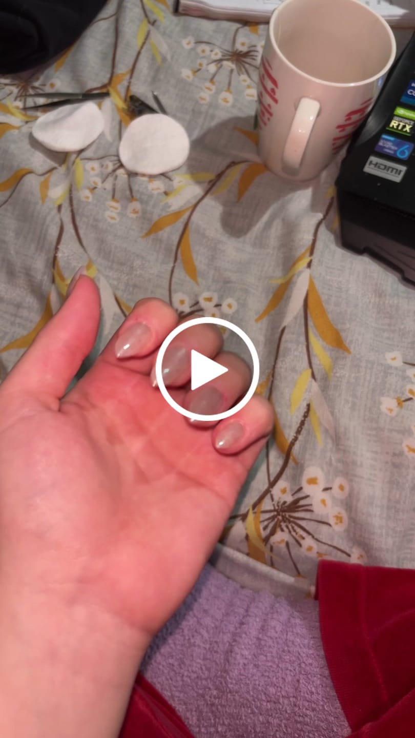 Customer video review of Shimmer Petal - Short Almond - 30 Adet Takma Tırnak