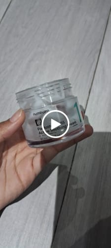 Customer video review of كريم نومبوزين رقم 1 بالبانثينول بي 5 لتهدئة وترطيب البشرة - 80مل