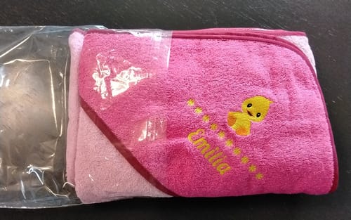Customer photo review of Wolimbo Mädchen Kapuzenhandtuch mit Namen und Motiv