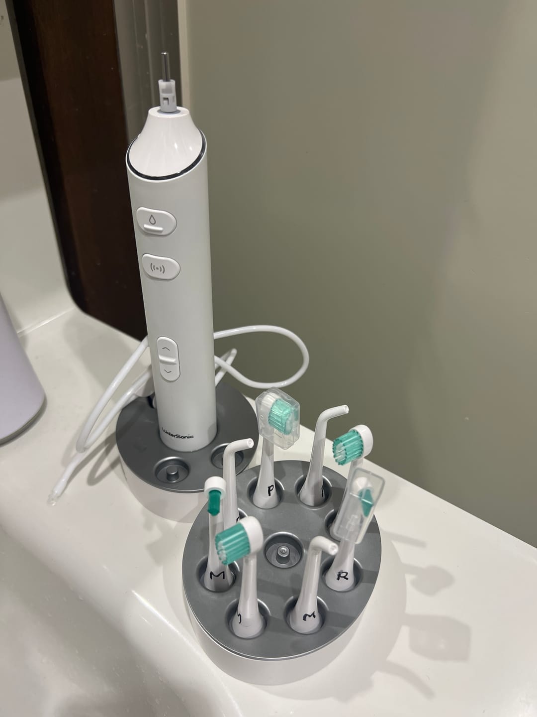 Customer photo review of 【 予約注文限定 13%OFF + ノズル3本プレゼント 】Water Sonic フルセット  口腔洗浄器と音波振動の同時使用 ウォーターソニック