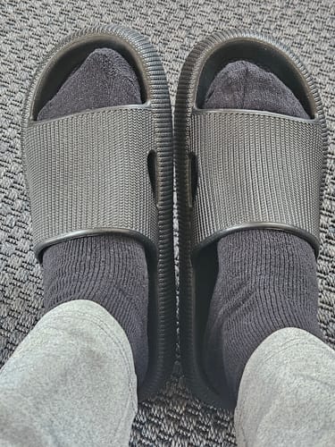 Customer photo review of HappyFlops