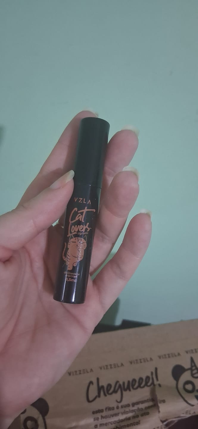 Customer photo review of Delineador Marrom– Cat Lovers – Vizzela