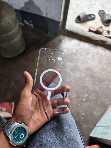 Customer holding the transparent Anti Yellow Magsafe Case for the Nothing (PH 3A), showing the magnetic ring.