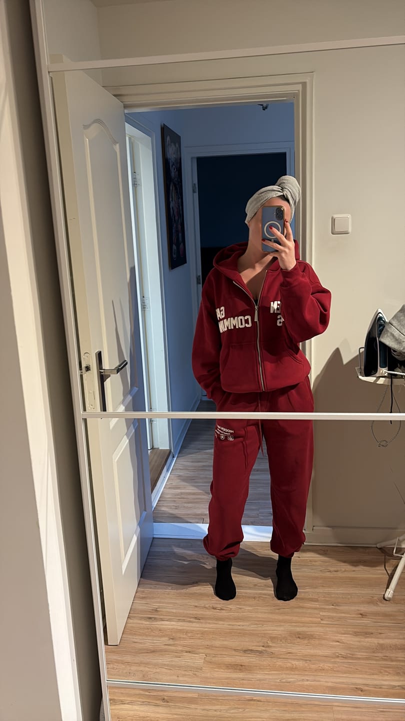 Customer photo review of GATED COMMUNITY ZIP HOODIE BURGUNDY