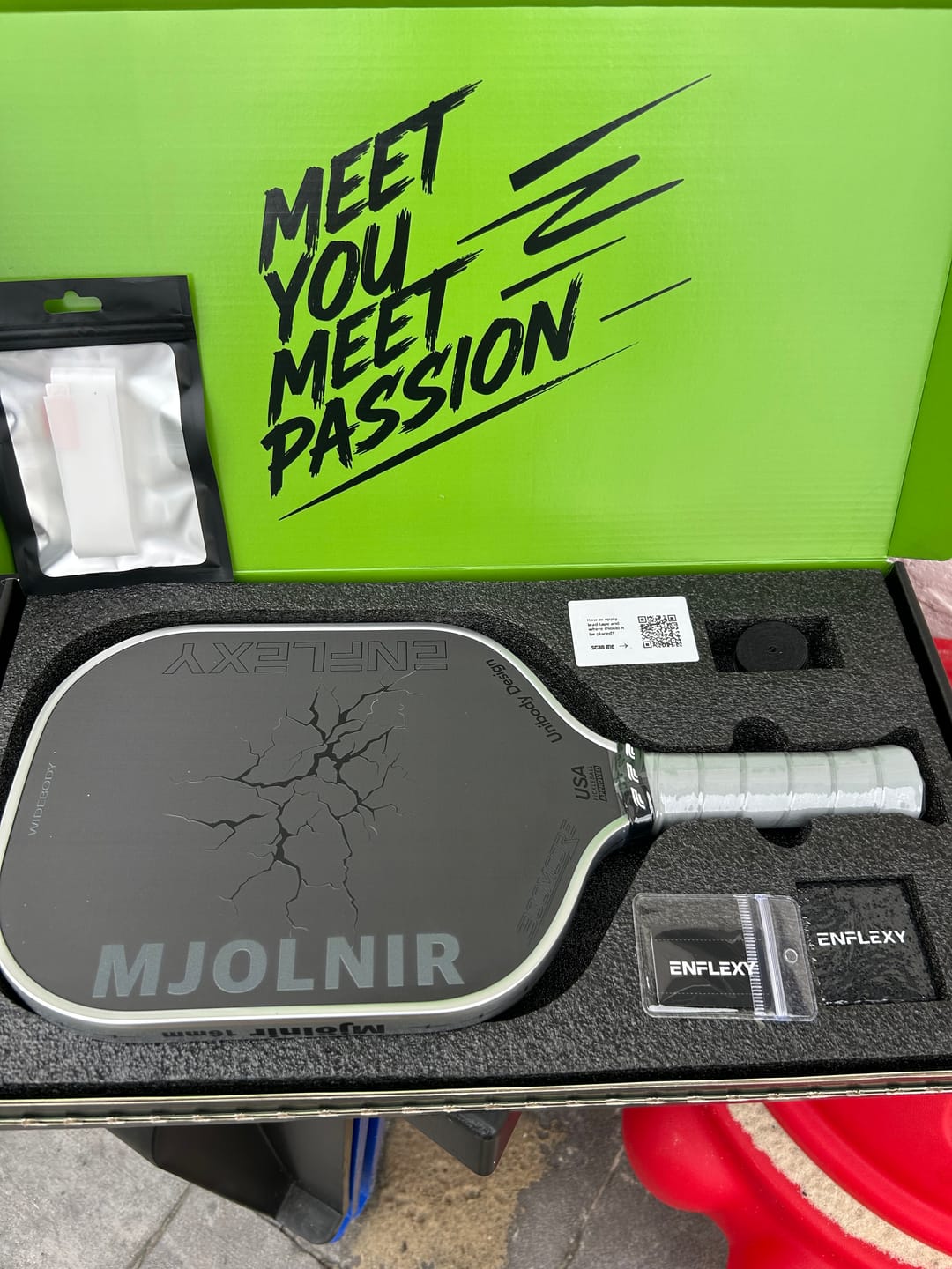 Customer photo review of ENFLEXY MJOLNIR Boom core pickleball paddle with Toray T700 carbon fiber