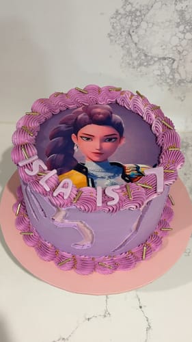 Customer photo review of 20 cm Pre-cut Circle Custom Edible Icing Image
