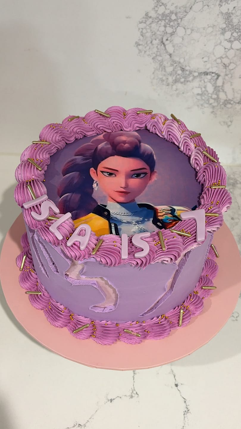 Customer photo review of 20 cm Pre-cut Circle Custom Edible Icing Image