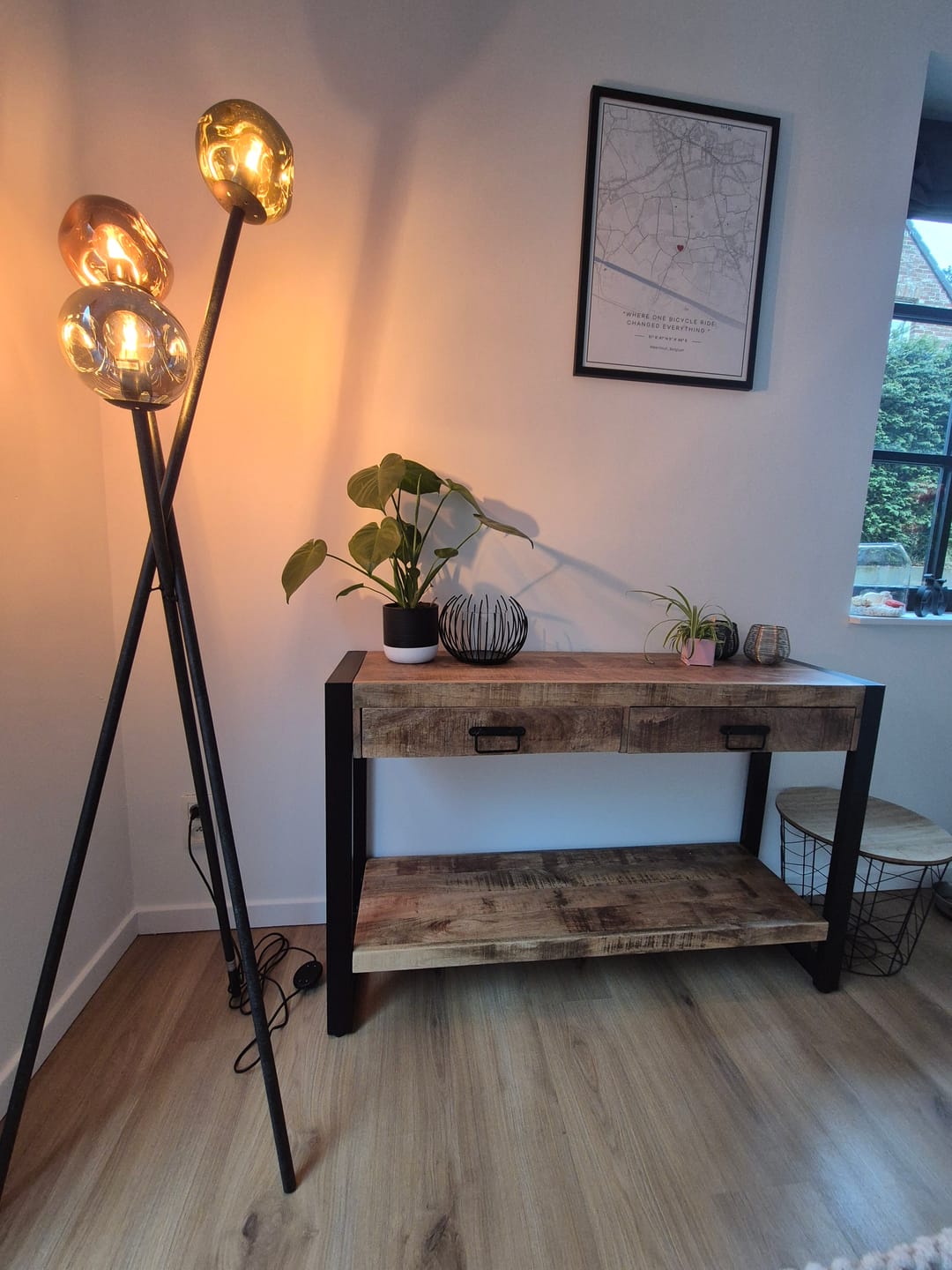 Customer photo review of Sidetable met twee lades | 120 x 35 x 76 cm | Mangohout
