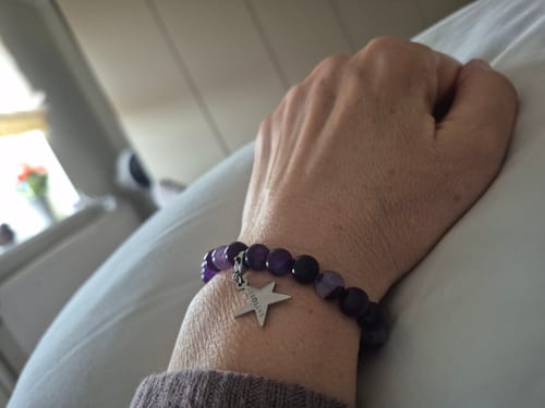 Customer photo review of »Don’t Panic - angstfrei« Blockadenlöser-Armband aus echtem Lavendelachat inkl. abgebrochenem Stern