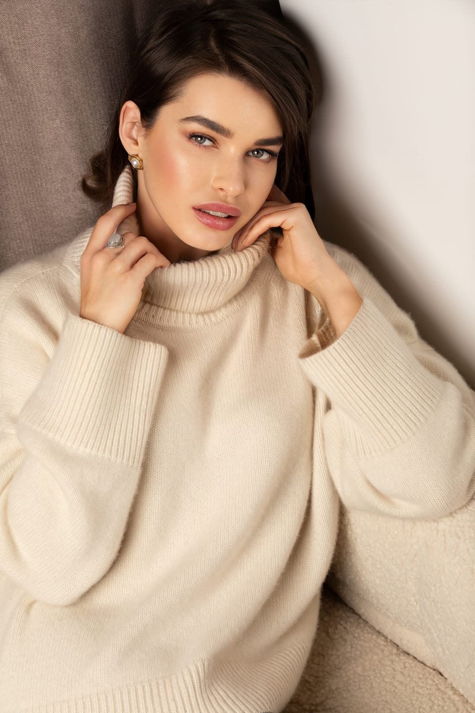 Customer photo review of ZORIANA Turtle-Neck Cashmere Sweater in White