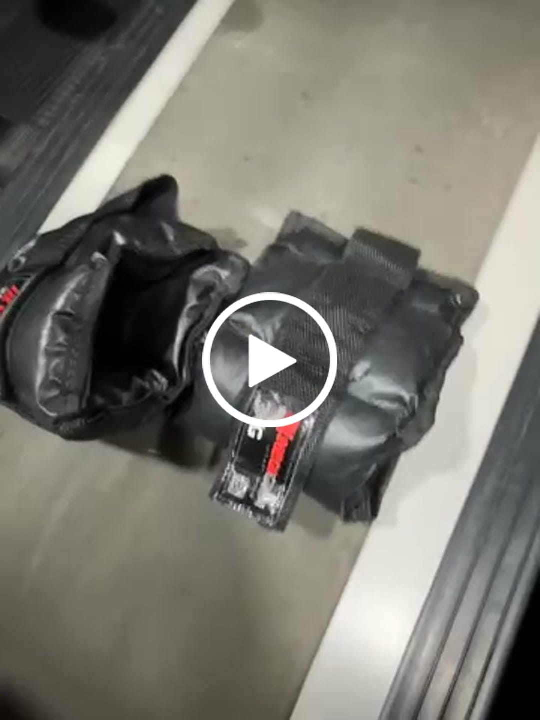 Customer video review of Caneleiras Tornozeleiras De Peso