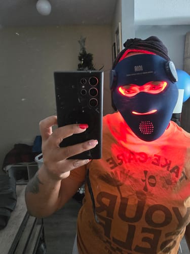 Customer photo review of INIA GLOW 4D 940nm Dual NIR Wireless LED Mask