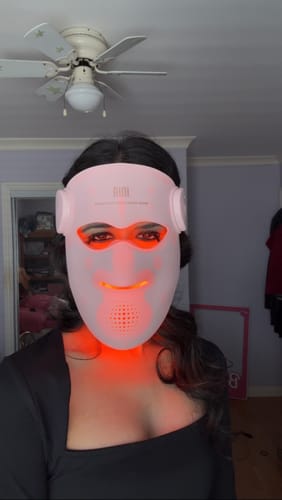 Customer photo review of INIA GLOW 4D 940nm Dual NIR Wireless LED Mask