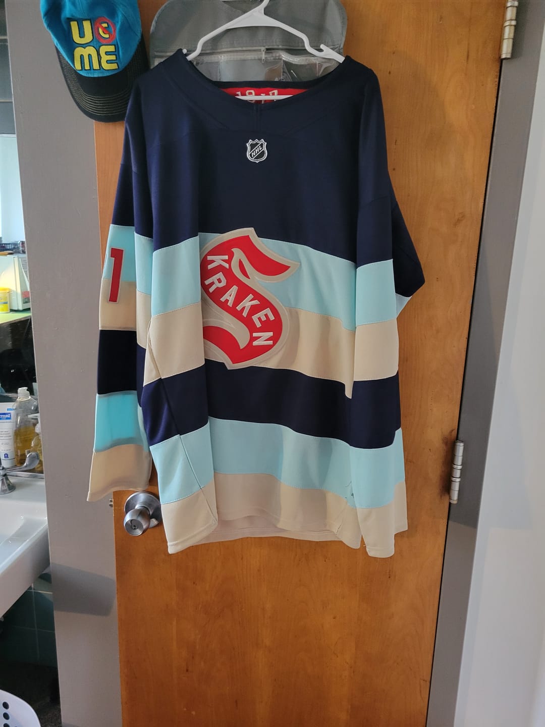 Customer photo review of Philipp Grubauer Seattle Kraken Winter Classic 31 Jersey