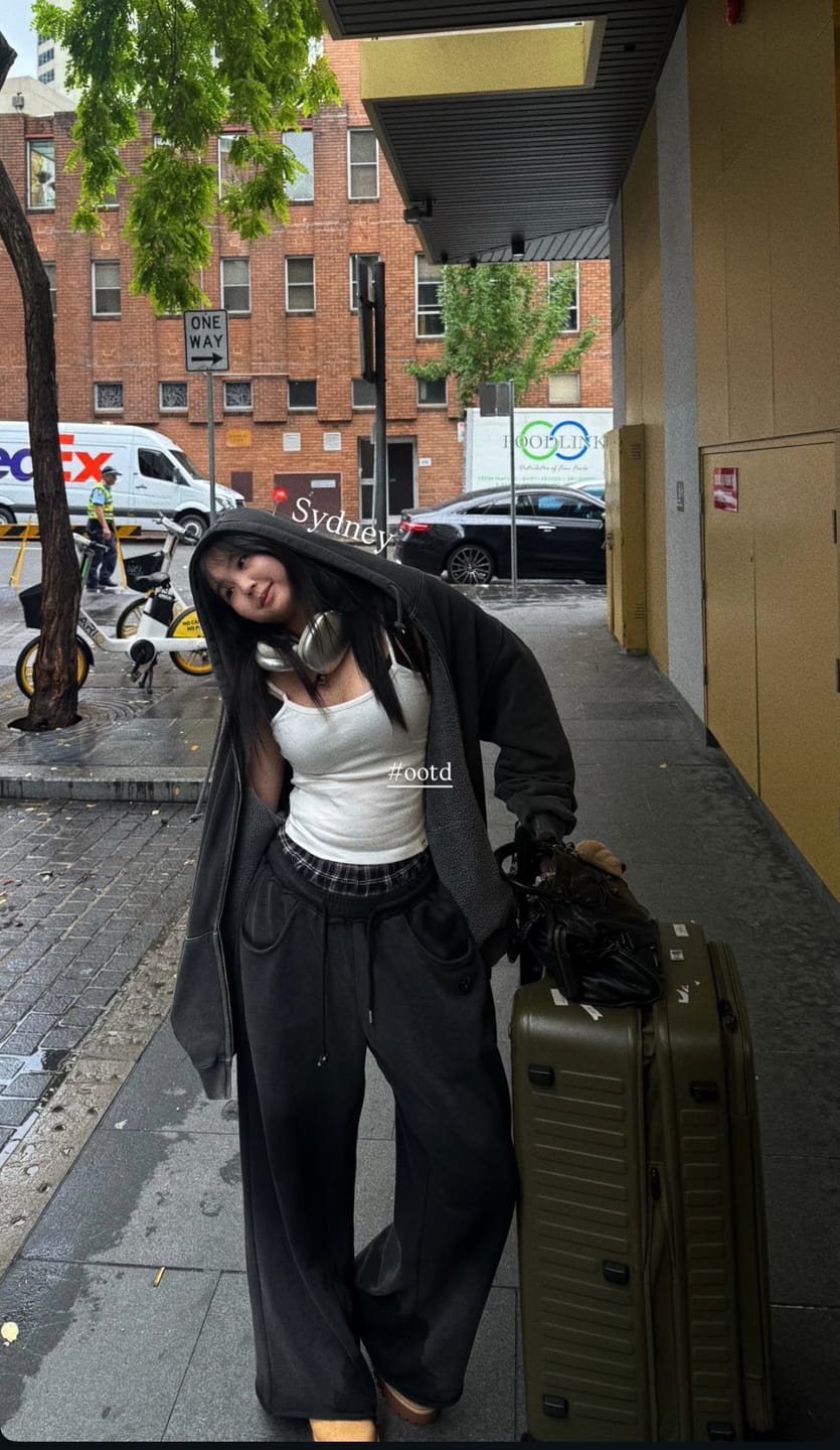 Customer photo review of Aelfric Eden Double Waist Vintage Baggy Sweatpants
