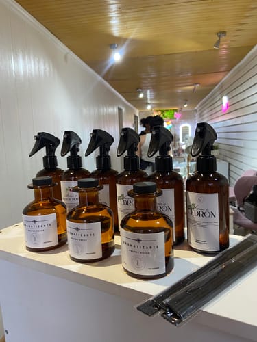 Customer photo review of Mikado 150 ml difusor vidrio ámbar curvo con tap. varillas n.