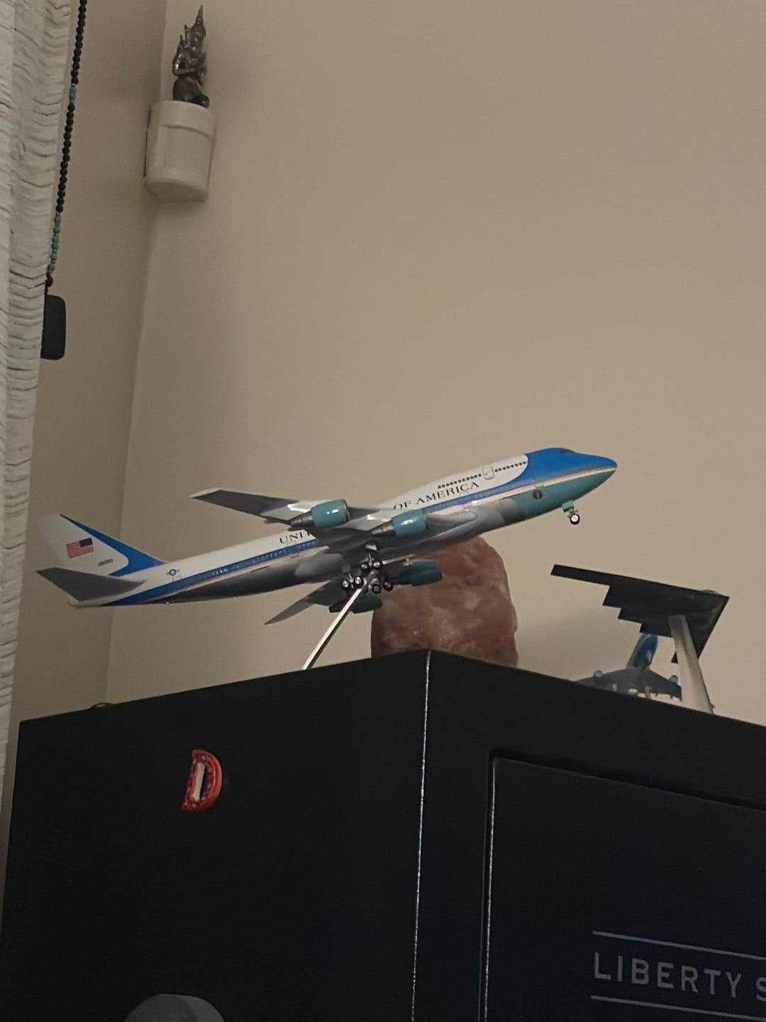 Customer photo review of Boeing 747 Air Force One 1:150 – 47 cm / 18.5 in – LED Lights