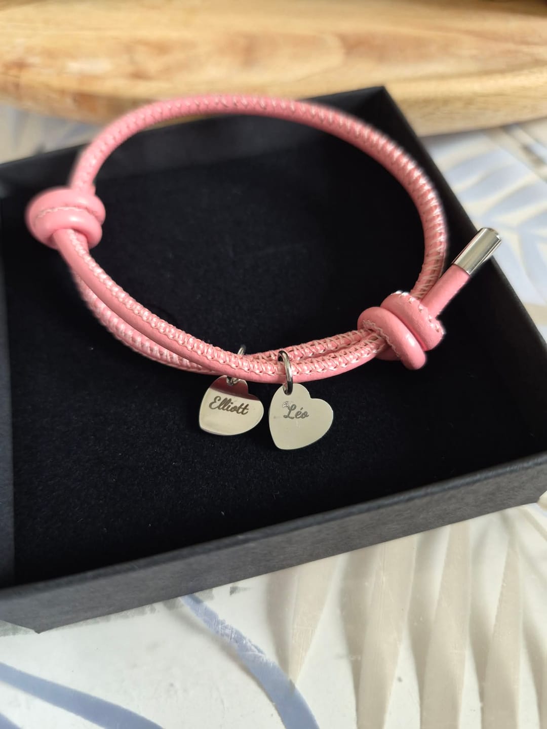 Customer photo review of Amis - Bracelet en cuir personnalisé
