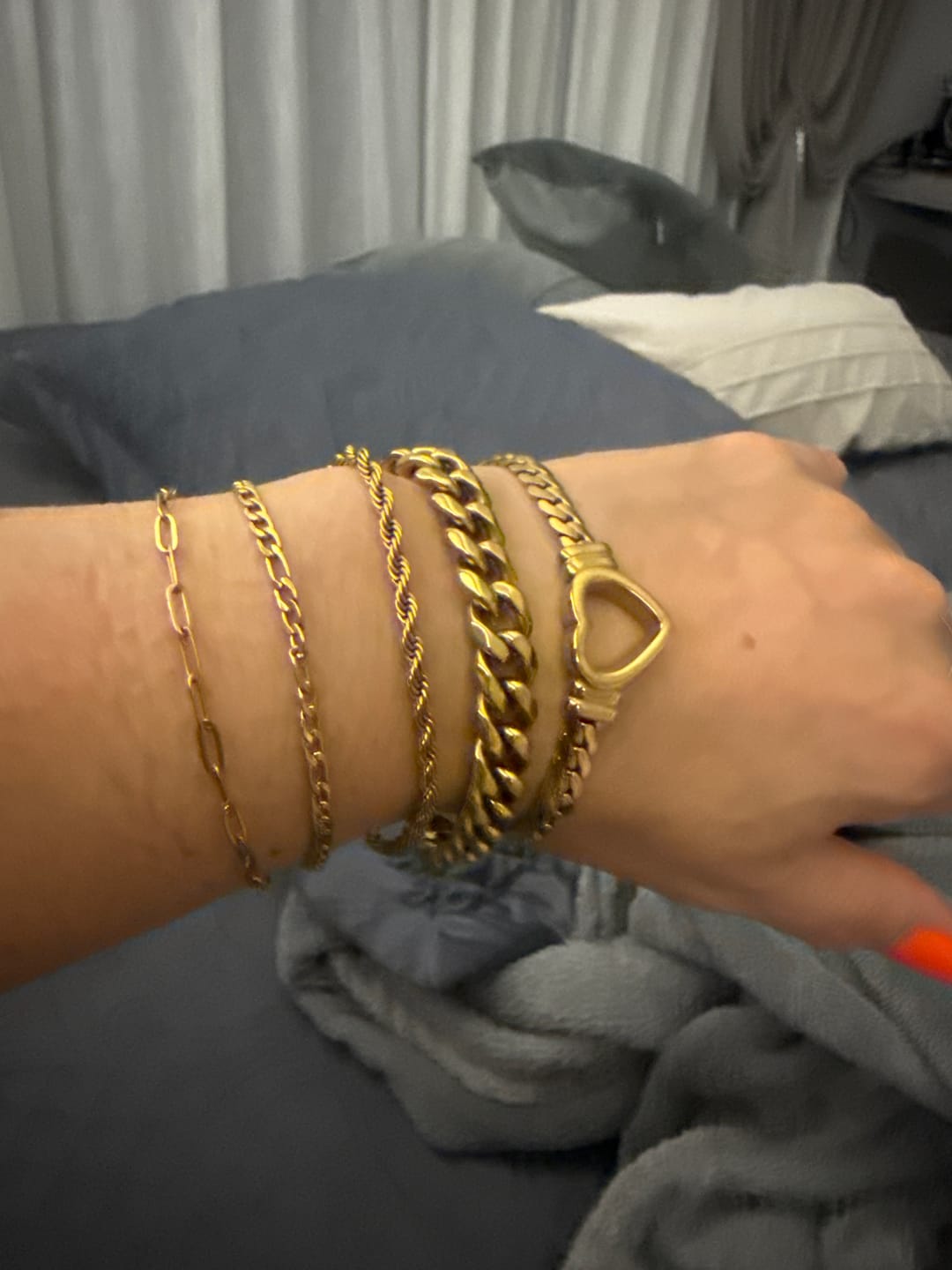 Customer photo review of Colar Gravatinha Athenas Banhado em Ouro 18k