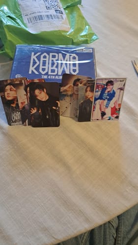 Customer photo review of SKZ KARMA Gift Box Limited Edition
