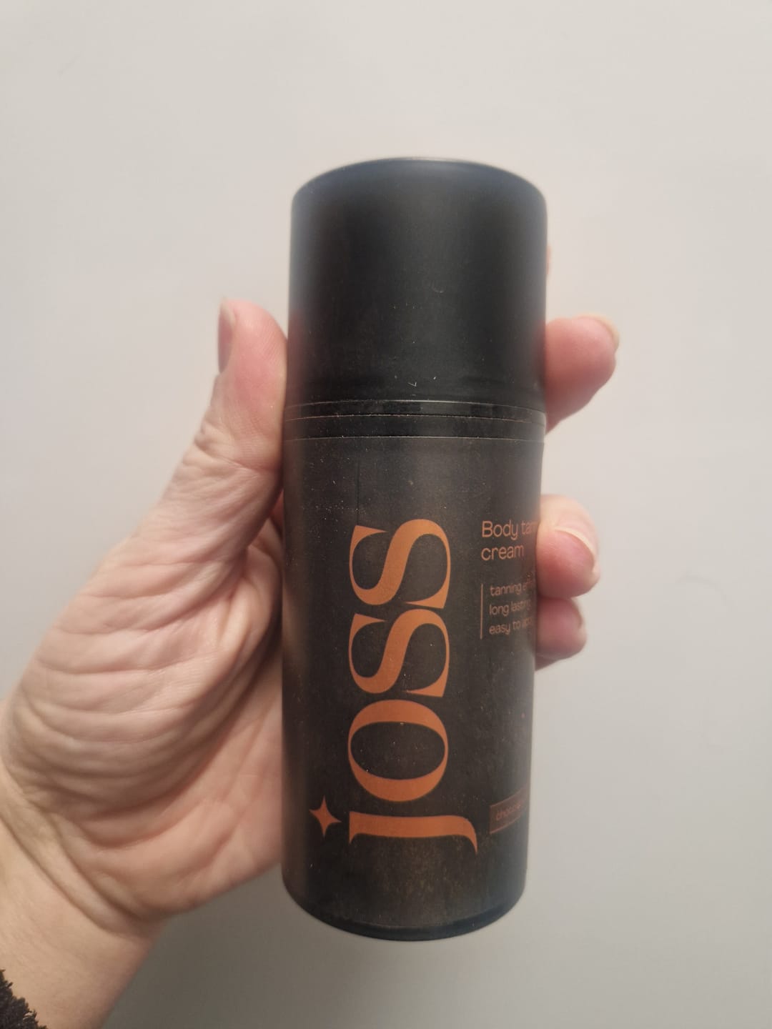 Customer photo review of Body tanning cream - rich tanning effect