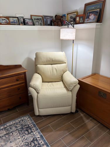 Customer photo review of Airsky Recliner Chair Top-Grain Leather Genuine Leather Ergonomic Armchair Sofa for Adults R1