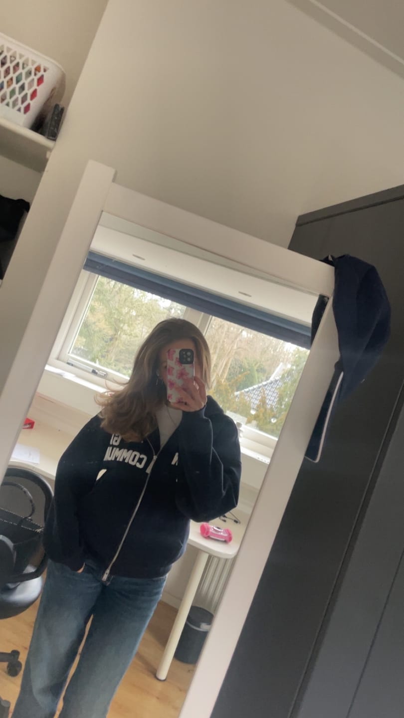 Customer photo review of GATED COMMUNITY ZIP HOODIE NAVY