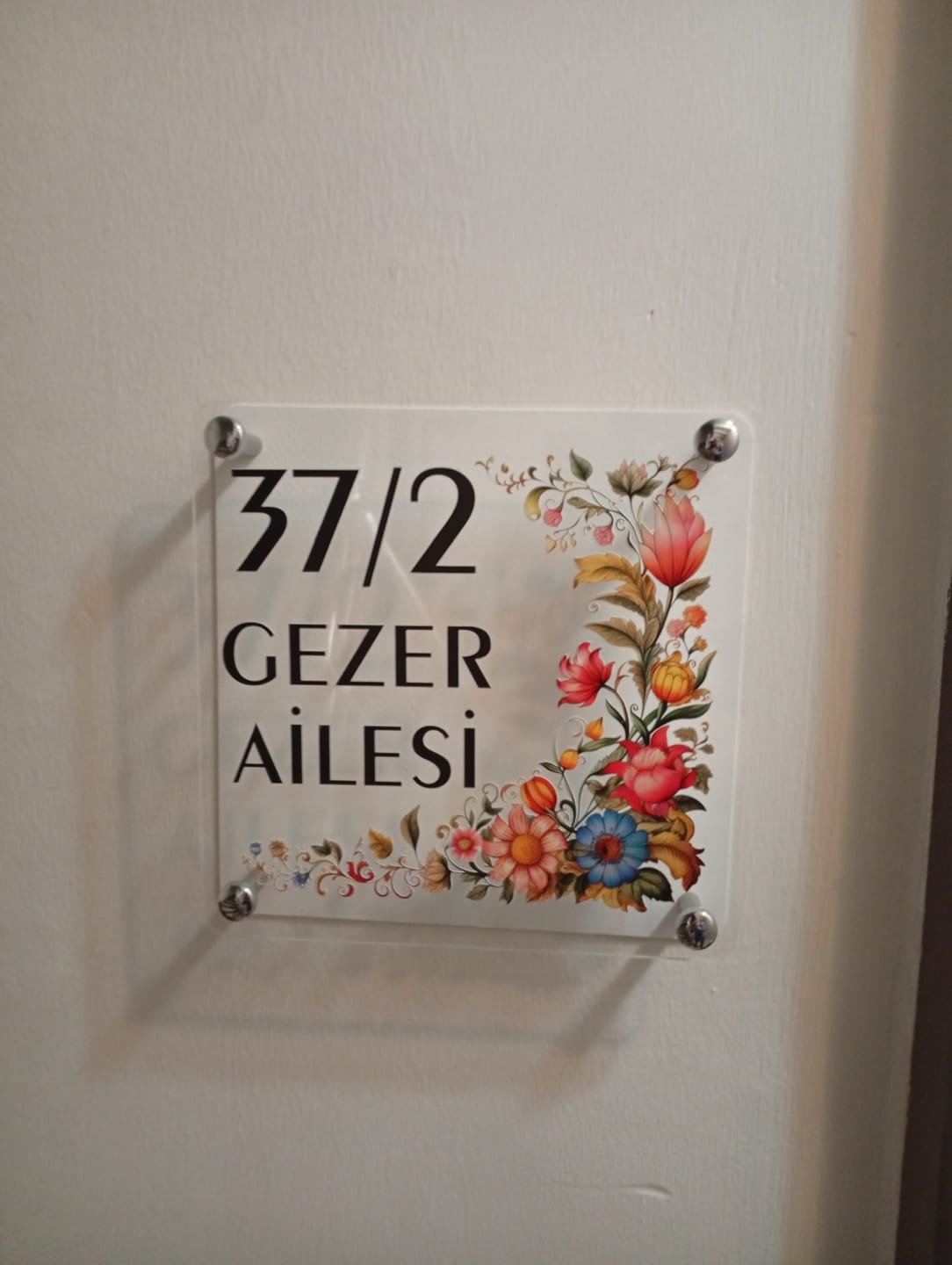 Customer photo review of Kişiye Özel Pembe Gül Dallı Kapı İsimliği
