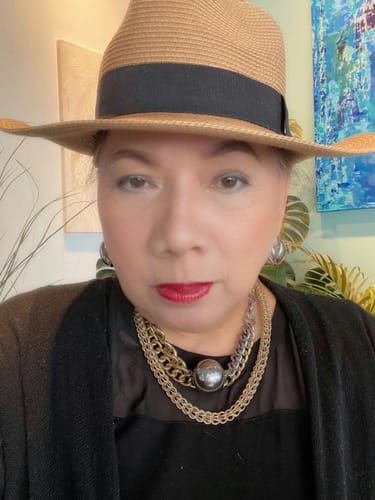 Reviewer showing her smooth facial skin after using the 2-month Seranova Microneedling System.