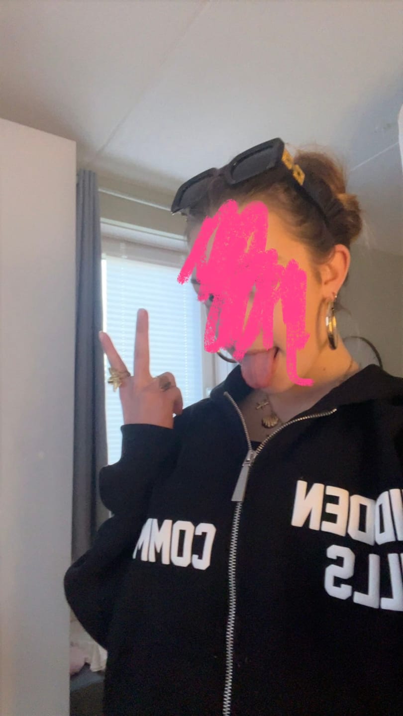 Customer photo review of GATED COMMUNITY ZIP HOODIE BLACK