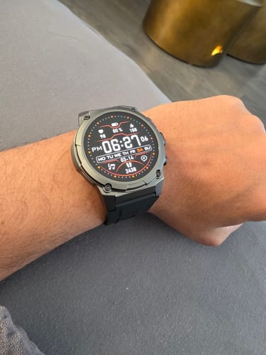 Customer wearing the Gard Pro Ultra 3 smartwatch, with its digital face showing 80% battery.
