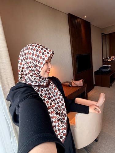 Customer photo review of Monogram Square (Black)